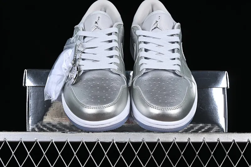 All categories Air Jordan Jordan series basketball shoes Air Jordan 1 Low Air Jordan 1 Low Golf "Gift Giving" AJ1 Joe 1 Golf Silver Low-top cultural and casual sneakers FD6848-001